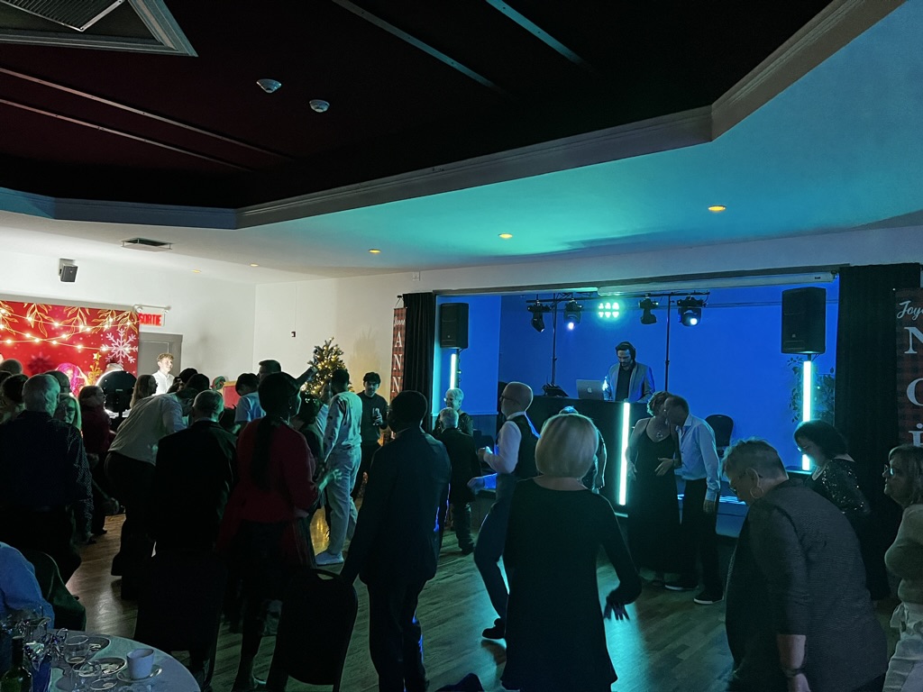 DJ pour party de Noël et piste de danse à Montréal