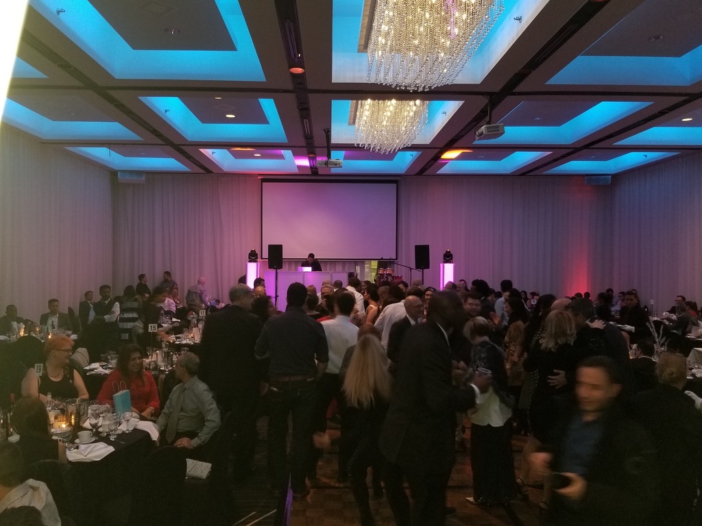 Sonorisation et éclairage pour gala corporatif à Montréal